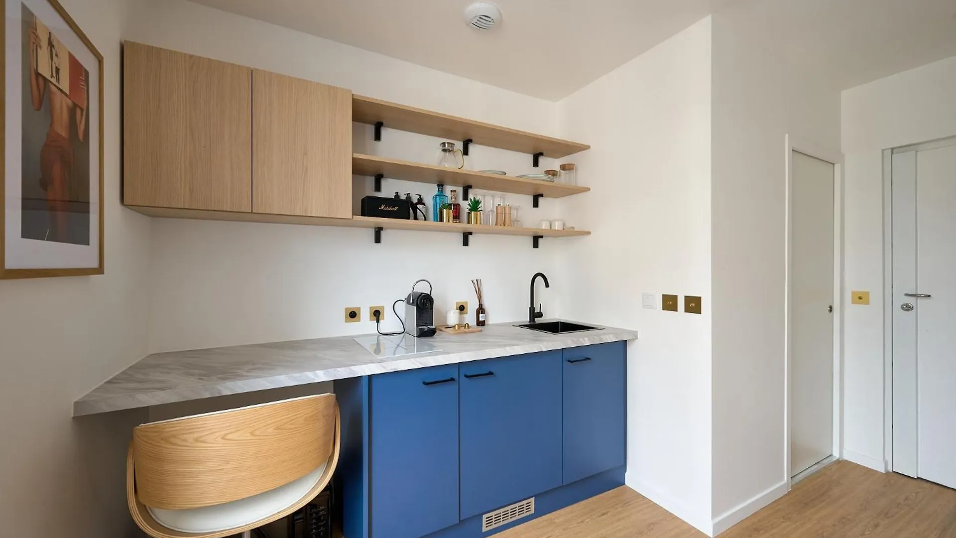 Studio Design Tout Equipe Avec Balcon Paris