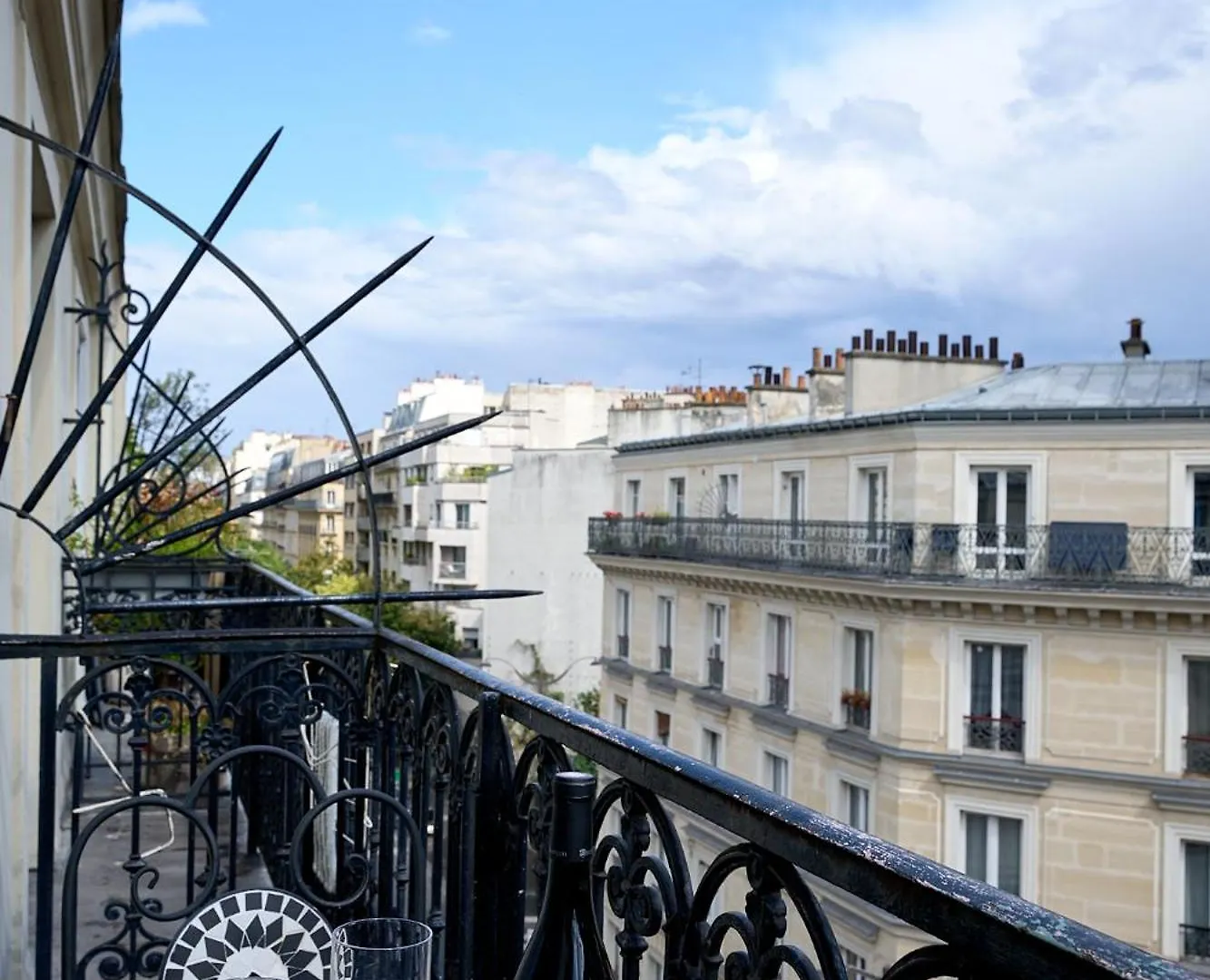 Studio Design Tout Equipe Avec Balcon Paris Apartment
