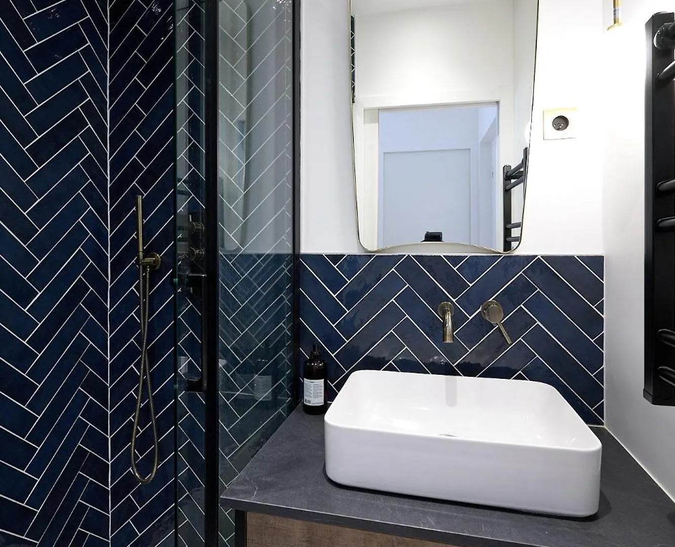 Studio Design Tout Equipe Avec Balcon Paris France