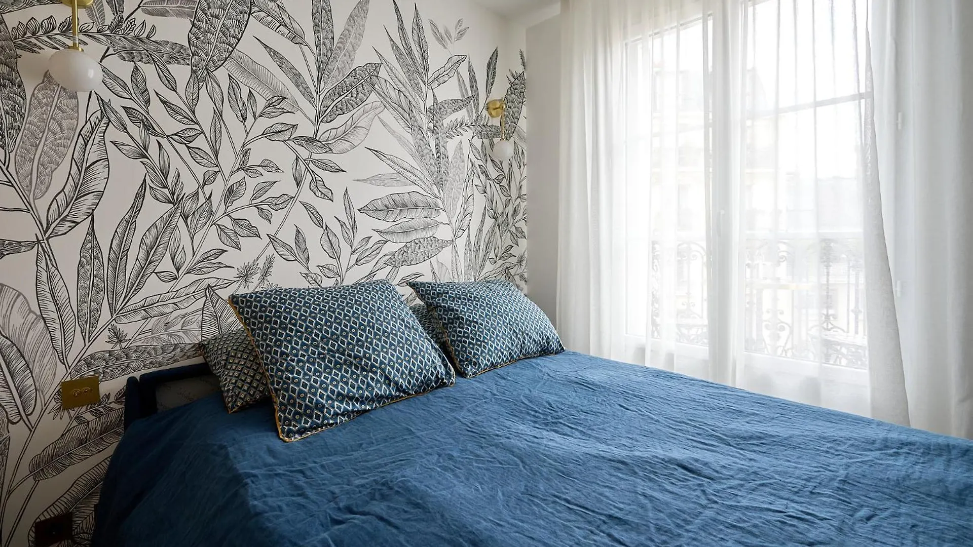 פריז Studio Design Tout Equipe Avec Balcon צרפת