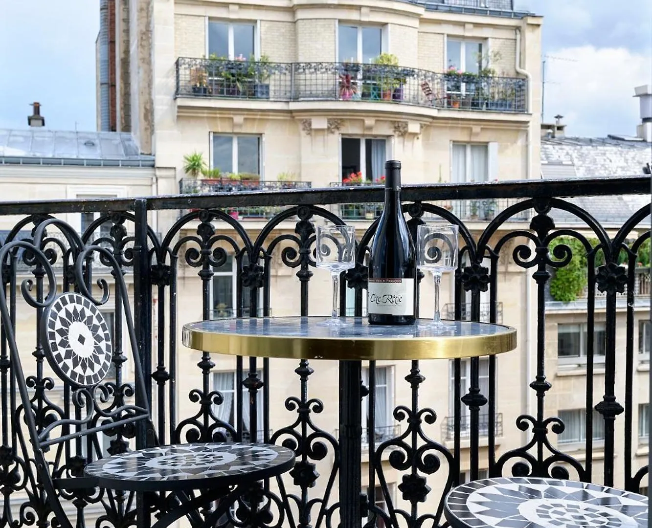 פריז Studio Design Tout Equipe Avec Balcon